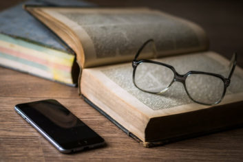 オウンドメディアとは？特徴やコンテンツマーケティングとの違い